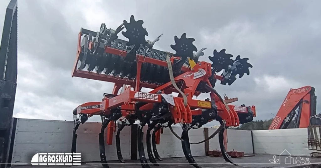 KUHN Cultimer L 300 – uniwersalny kultywator do uprawy ścierniska i mieszania resztek pożniwnych.